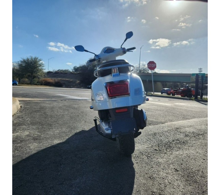 2025 VESPA GTS SUPER 300 - BIANCO INNOCENTE