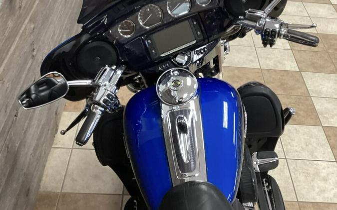 2014 Harley-Davidson® CVO™ Electra Glide Ultra Limited® Two-Tone Deep Jade Pearl/Vivid Black