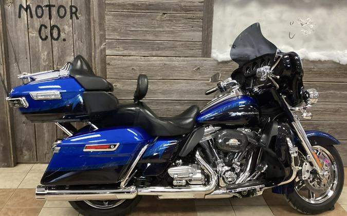 2014 Harley-Davidson® CVO™ Electra Glide Ultra Limited® Two-Tone Deep Jade Pearl/Vivid Black