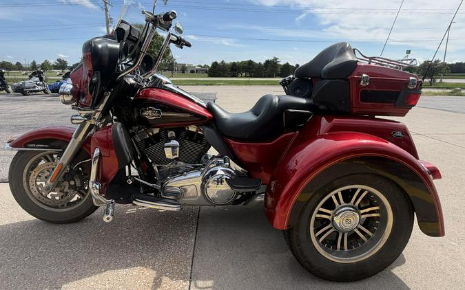 2012 Harley-Davidson® Tri Glide® Ultra Classic RED