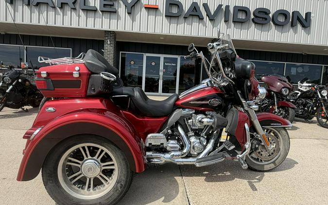2012 Harley-Davidson® Tri Glide® Ultra Classic RED