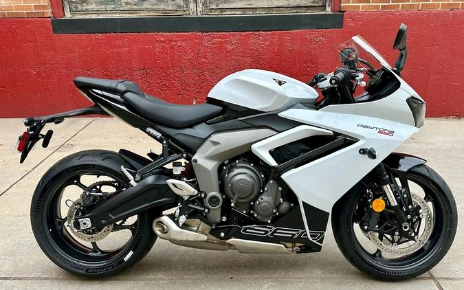 2025 Triumph Daytona 660 Snowdonia White/Sapphire Black