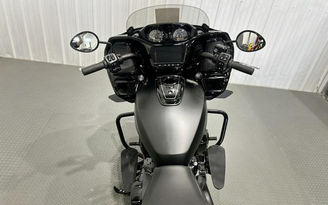 2025 Indian Challenger Dark Horse Black Smoke