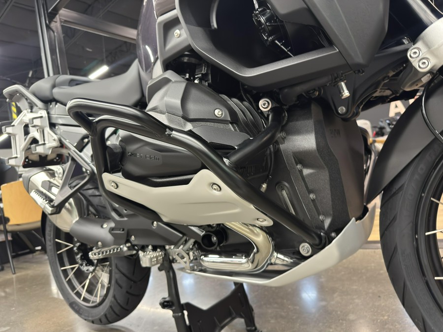 2025 BMW R 1300 GS Adventure - TRIPLE BLACK - BLACK STORM METALLIC