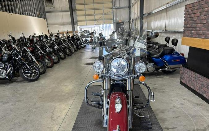 2015 Indian Motorcycle® Chief® Vintage Indian Red / Thunder Black