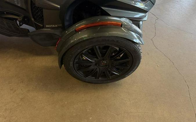 2018 Can-Am® Spyder® RT Limited Dark