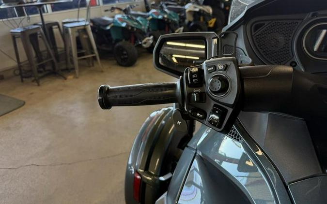 2018 Can-Am® Spyder® RT Limited Dark