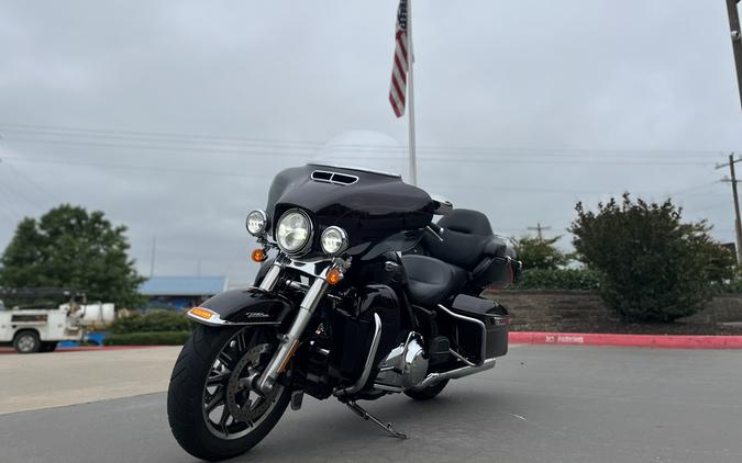 2014 Harley-Davidson® FLHTCU Electra Glide® Ultra Classic® BLACKND CAYENNE 615198