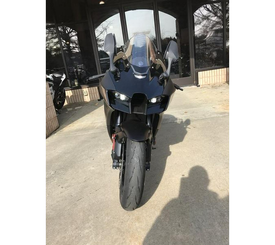 2025 Kawasaki ZX1002LSFAN