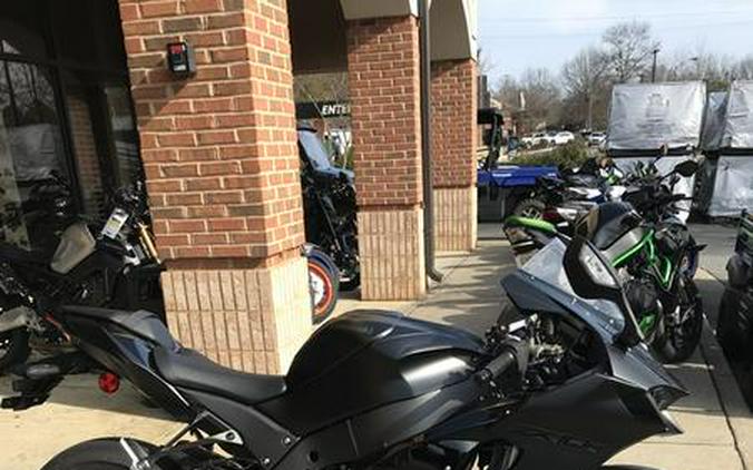 2025 Kawasaki ZX1002LSFAN