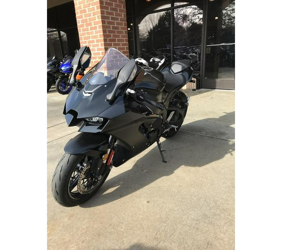 2025 Kawasaki ZX1002LSFAN