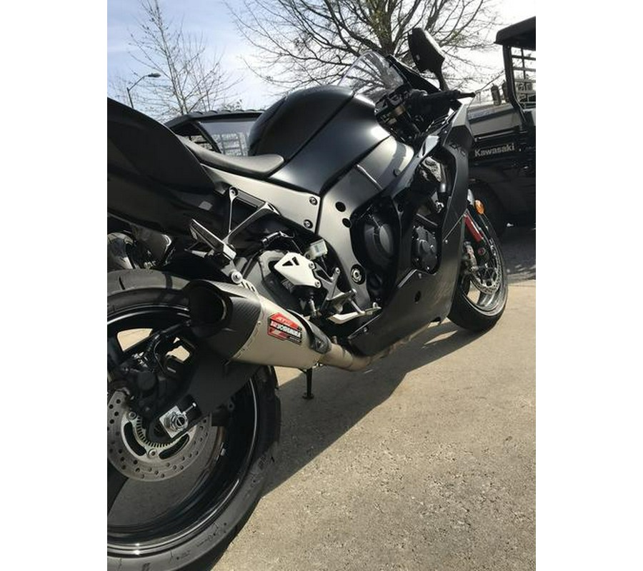 2025 Kawasaki ZX1002LSFAN