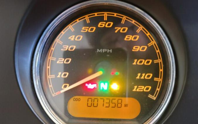 2017 Harley-Davidson® Tri Glide® Ultra Two-Tone Black Hills Gold/Black Quartz FLHTCUTG