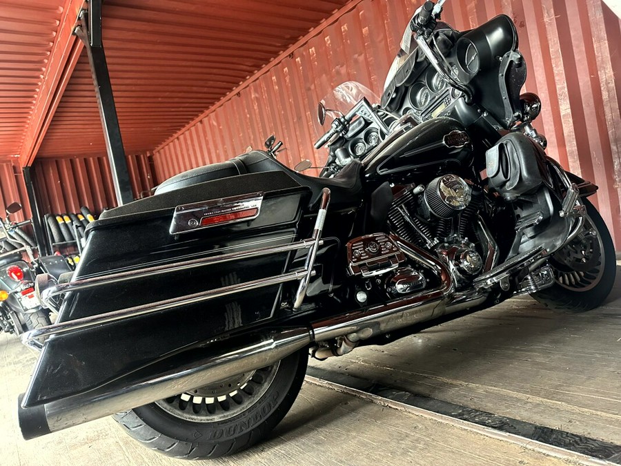 Harley-Davidson® Electra Glide® Ultra Classic® 2009 BLACK W/PINSTRIPE