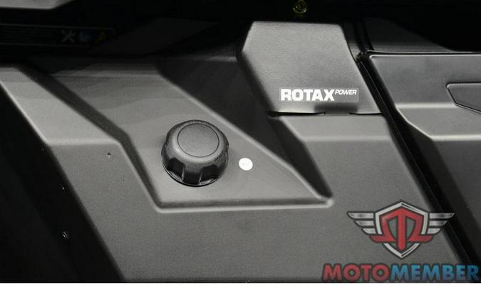 2025 Can-Am Defender PRO Limited HD10