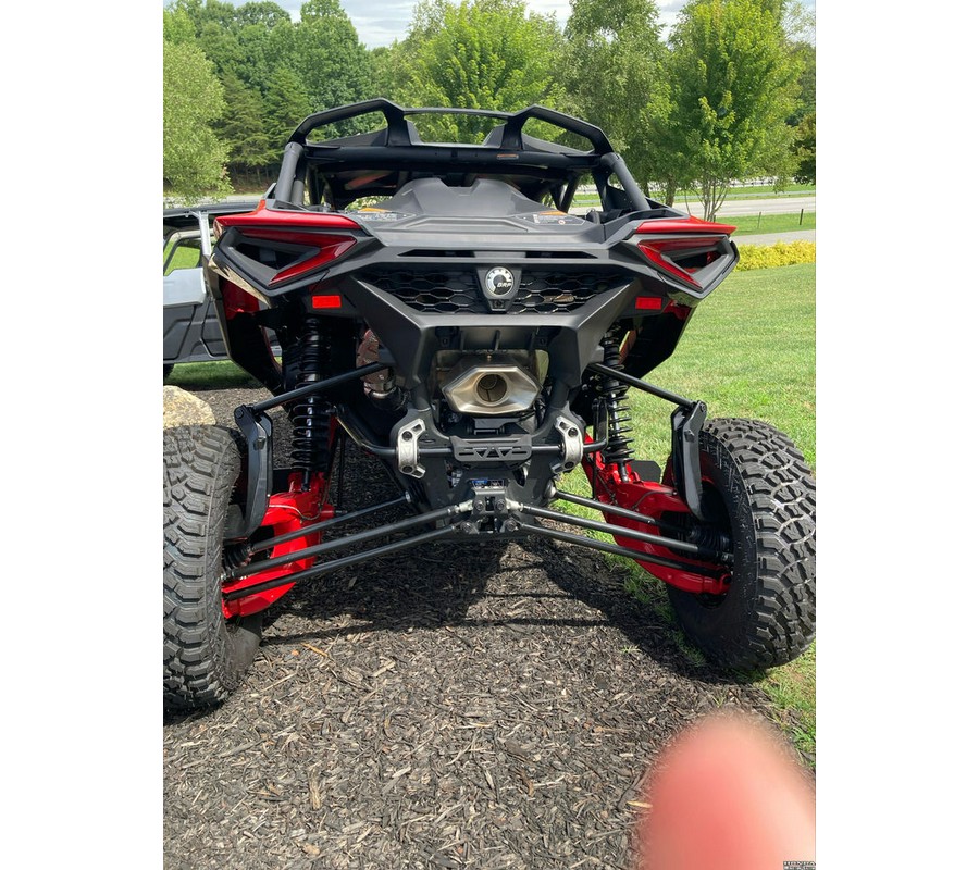 2026 Can-Am® MAVERICK R MAX X 999T