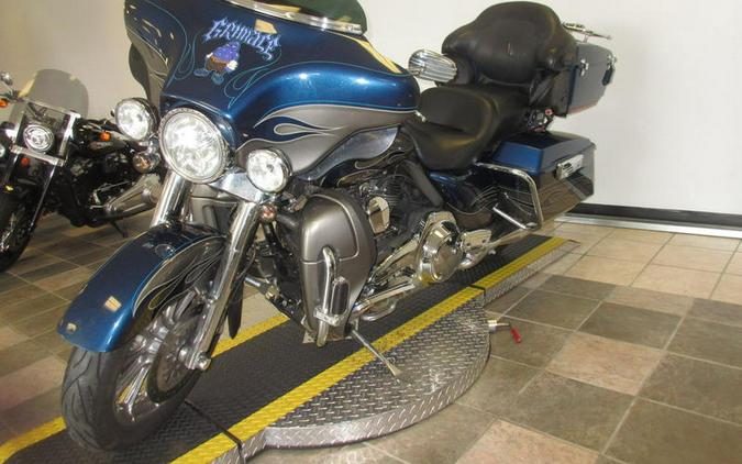 2010 Harley-Davidson® FLHTCUSE5 - CVO™ Ultra Classic® Electra Glide