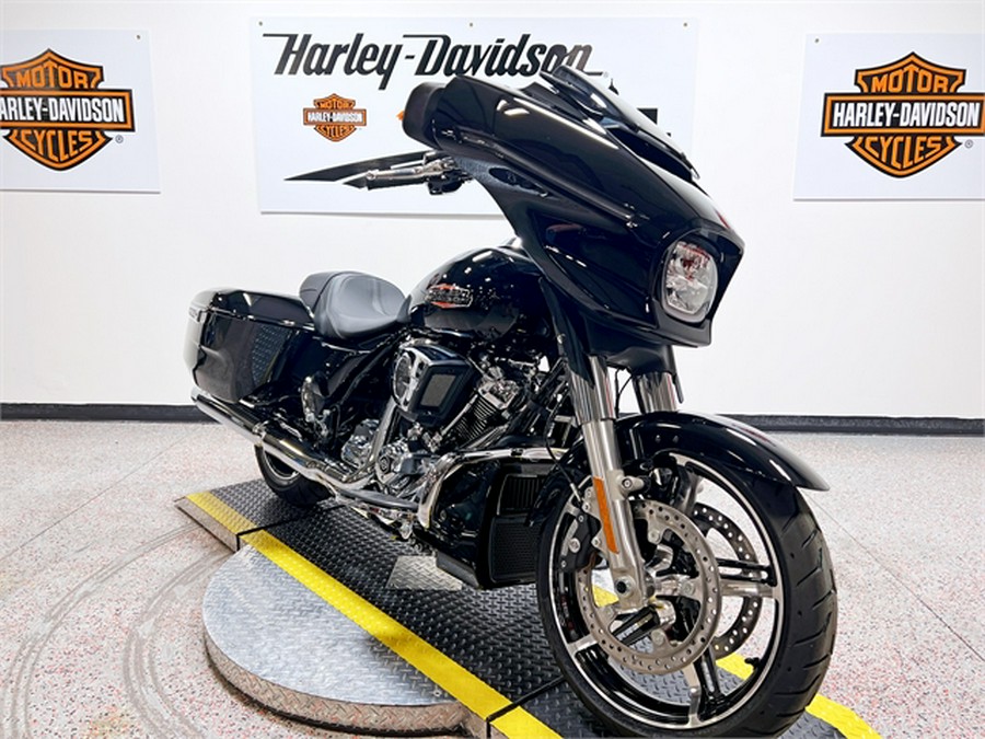 2024 Harley-Davidson Street Glide FLHX VIVID BLACK CHROME TRIM