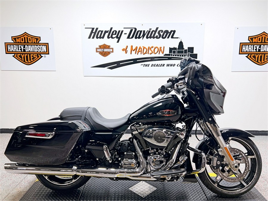 2024 Harley-Davidson Street Glide FLHX VIVID BLACK CHROME TRIM