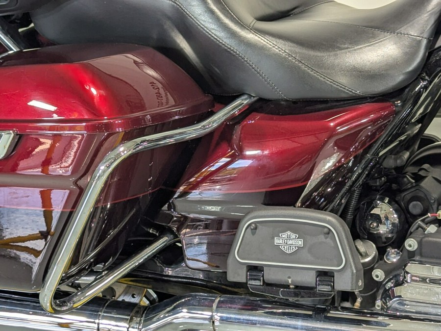 2015 Harley-Davidson® Ultra Limited Two-Tone Mysterious Red Sunglo/Blackened Cayenne Sunglo