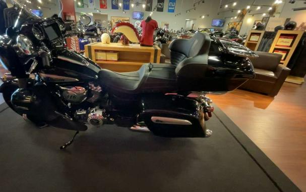 2024 Indian Motorcycle® Roadmaster® Limited Black Azure Crystal