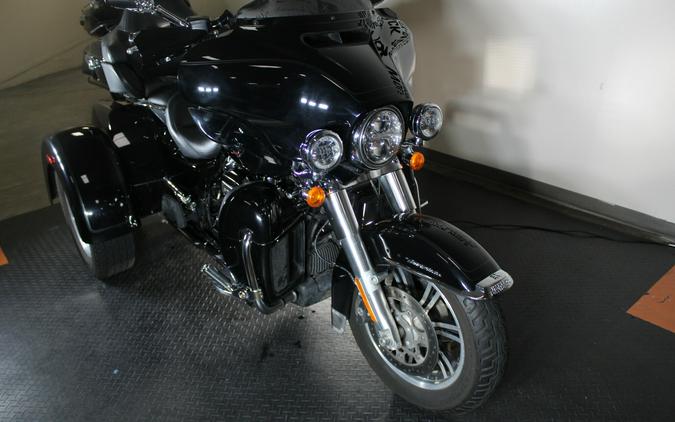 2022 Tri Glide® Ultra FLHTCUTG