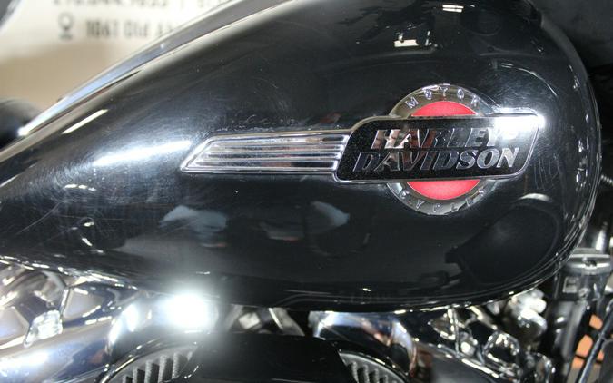 2022 Tri Glide® Ultra FLHTCUTG