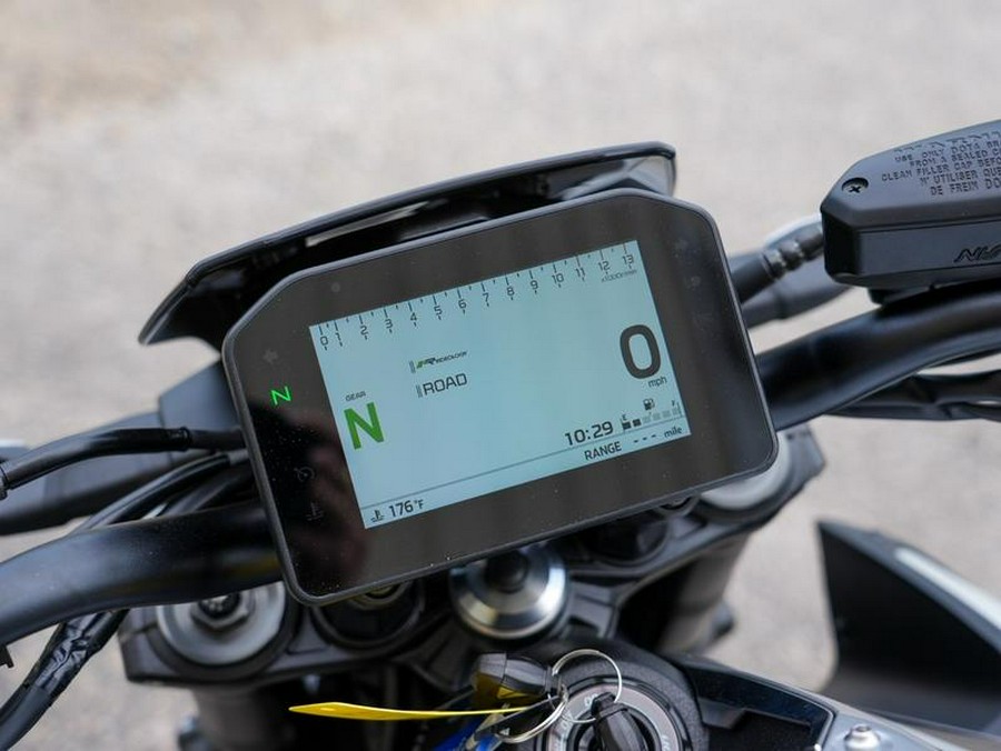 2025 Kawasaki Z900 ABS Galaxy Silver/Metallic Spark Black