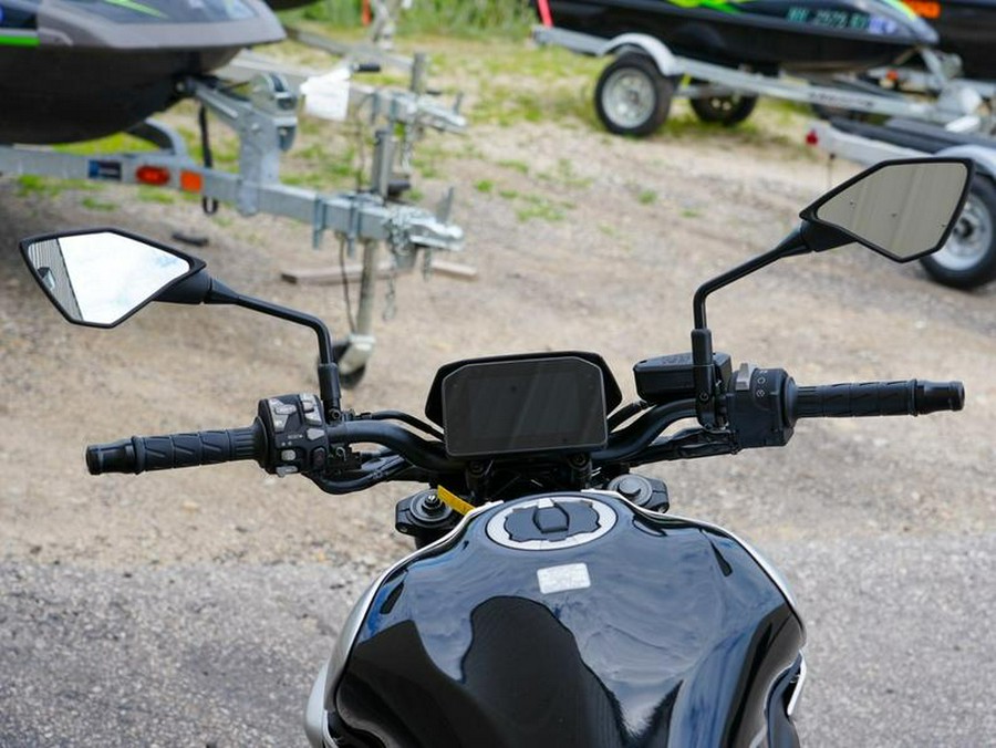 2025 Kawasaki Z900 ABS Galaxy Silver/Metallic Spark Black