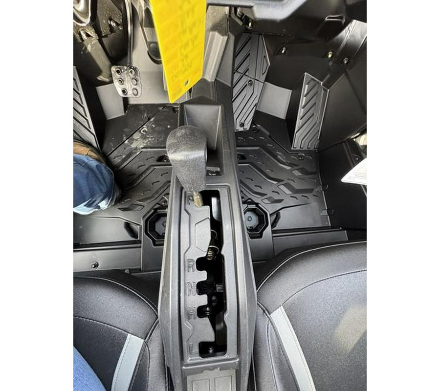 2026 Can-Am® Commander MAX XT 1000R