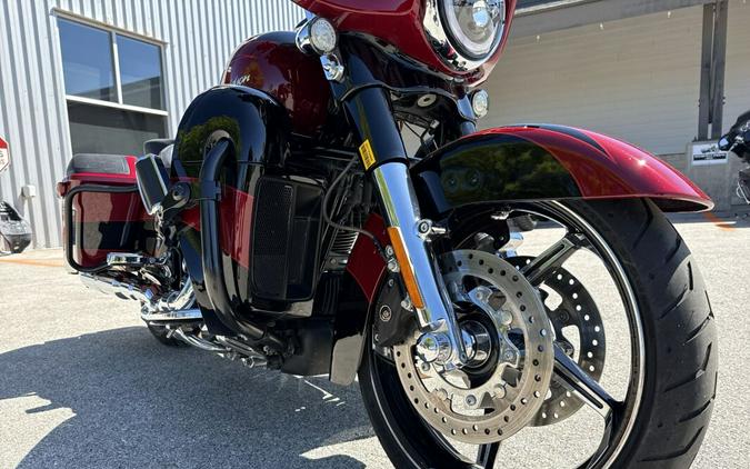 2017 Harley-Davidson® CVO™ Street Glide® Starfire Black/Atomic Red with Contrast Chrome Aggressor Wh