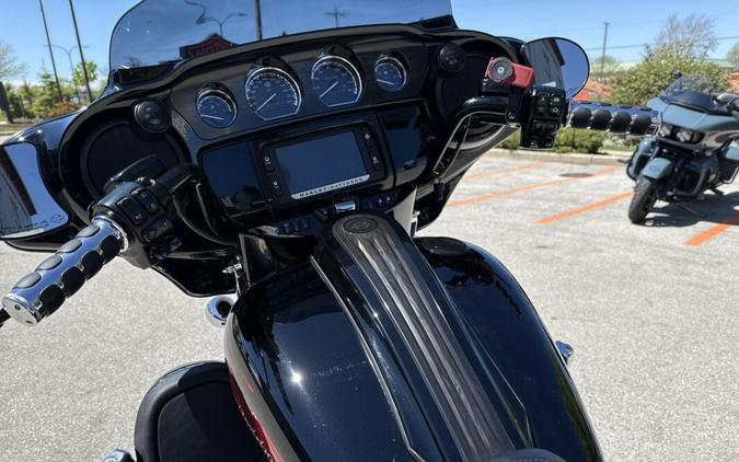 2017 Harley-Davidson® CVO™ Street Glide® Starfire Black/Atomic Red with Contrast Chrome Aggressor Wh