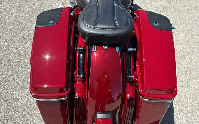 2017 Harley-Davidson® CVO™ Street Glide® Starfire Black/Atomic Red with Contrast Chrome Aggressor Wh