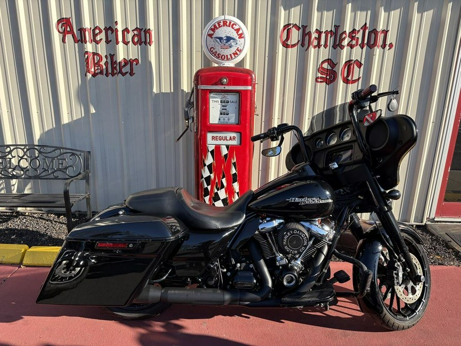 2019 Harley-Davidson® FLHX - Street Glide®