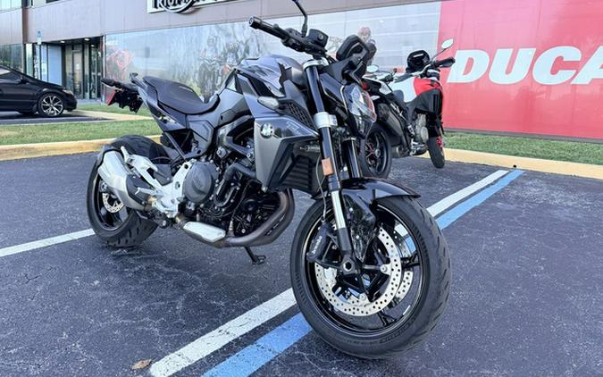 2025 BMW F 900 R Triple Black