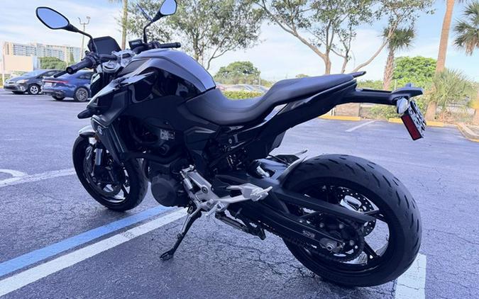 2025 BMW F 900 R Triple Black