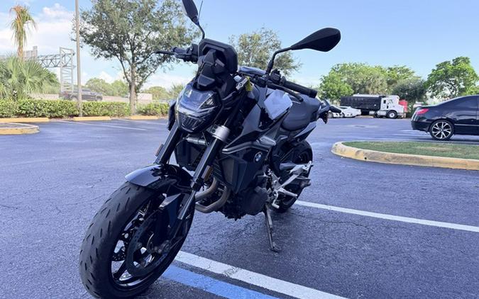 2025 BMW F 900 R Triple Black