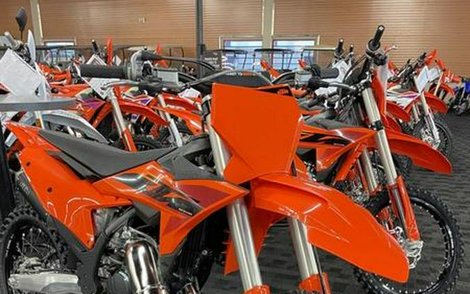 2025 KTM SX Lineup First Look: 300, 250, 150, 125 [11 Fast Facts]