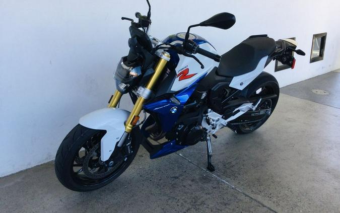 2022 BMW F 900 R Light White/Racing Blue Metallic/Racing Red