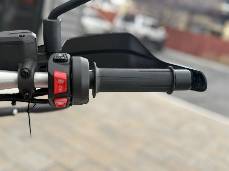 2025 Moto Guzzi V85 TT