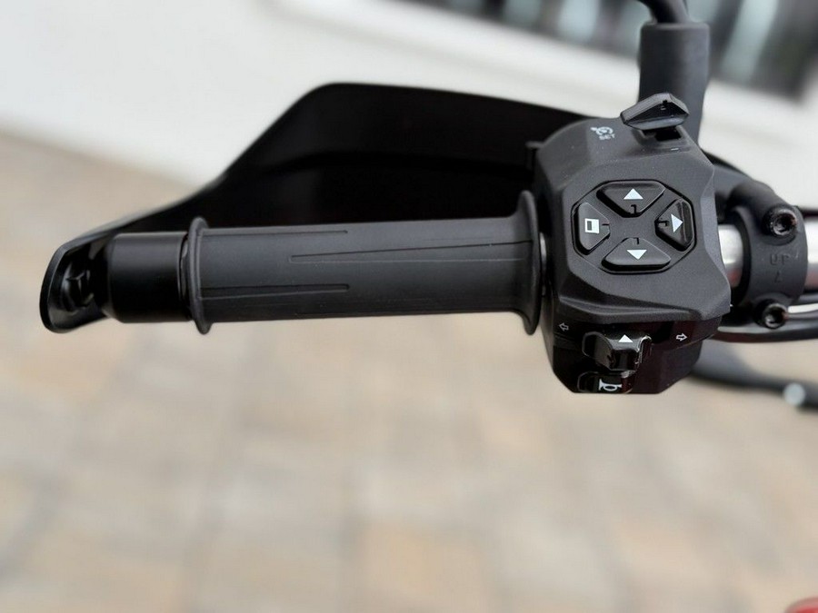 2025 Moto Guzzi V85 TT