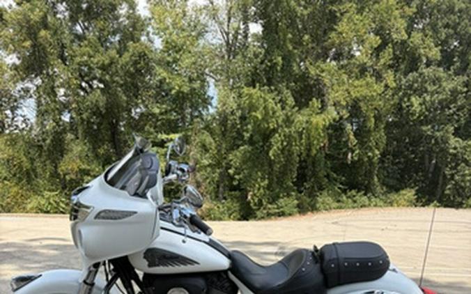 2017 Indian Chieftain White Smoke