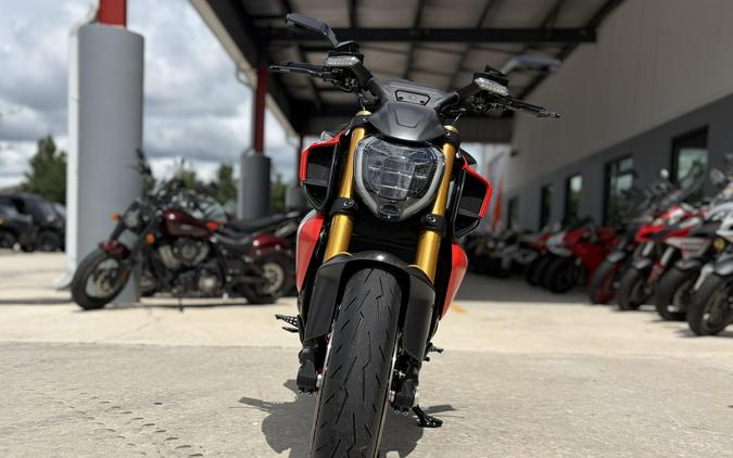 2026 Ducati DIAVEL V4 RS