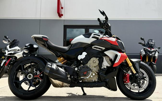 2026 Ducati DIAVEL V4 RS