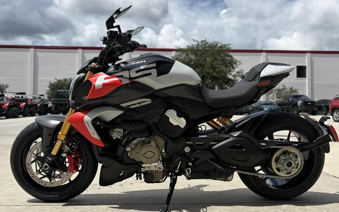 2026 Ducati DIAVEL V4 RS