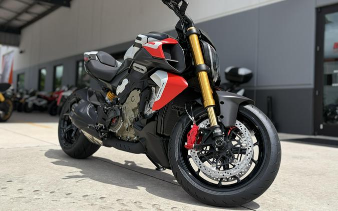 2026 Ducati DIAVEL V4 RS