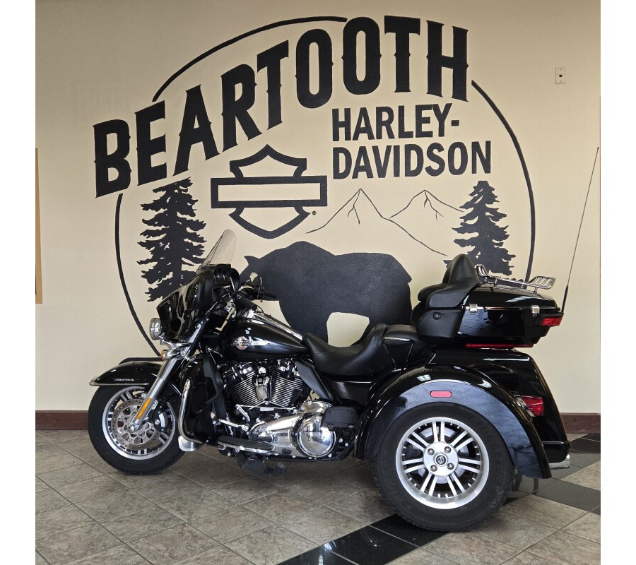 2024 Harley-Davidson® Tri Glide® Ultra Vivid Black