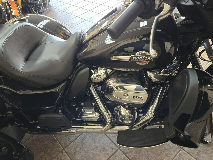 2024 Harley-Davidson® Tri Glide® Ultra Vivid Black