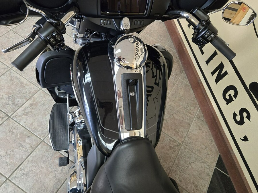 2024 Harley-Davidson® Tri Glide® Ultra Vivid Black