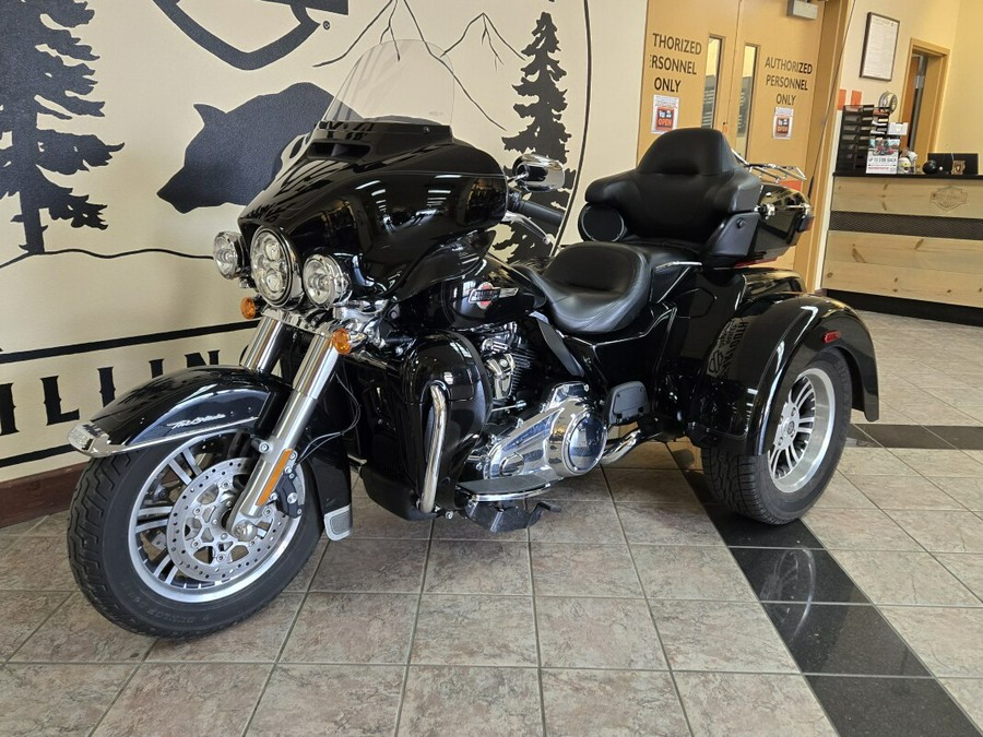 2024 Harley-Davidson® Tri Glide® Ultra Vivid Black